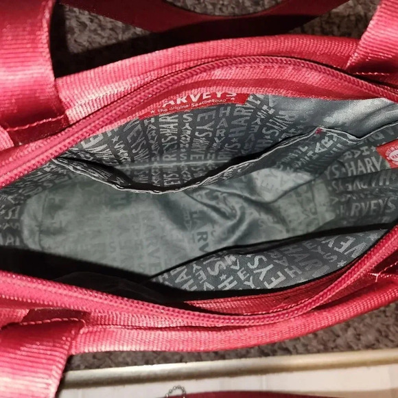 Harveys Women's Red Original Shoulder Seatbelt Bag Double Handle Strap Zip Top - Picture 4 of 7